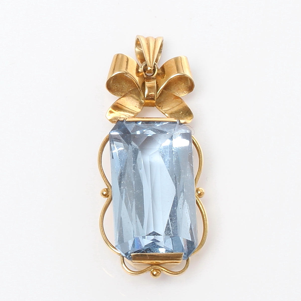 HÄNGE, 18k guld med blå sten, möjligen Oscar Kihlström, Stockholm, 1951.