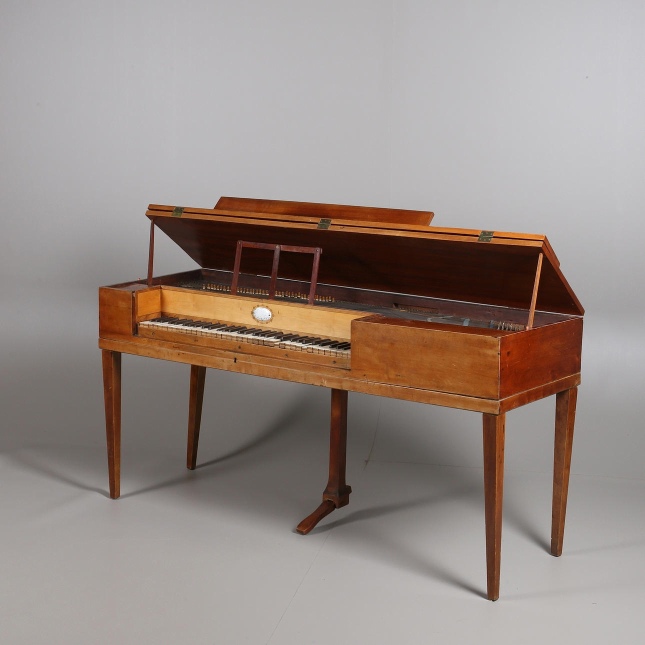 KLAVIKORD, klaviaturinstrument. 1800-talets slut.