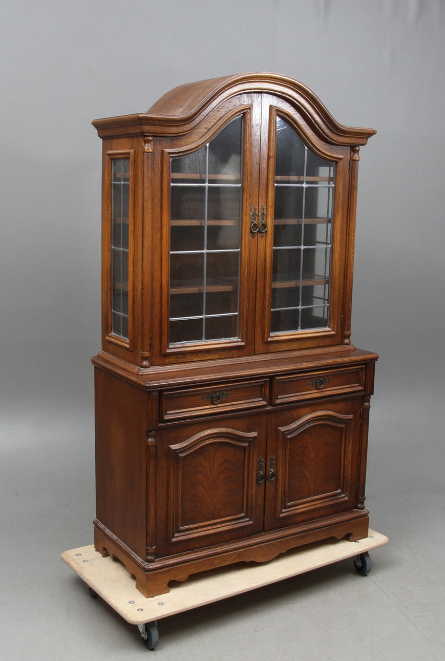 SKÅP med vitrindel, ek, 1900-tal.