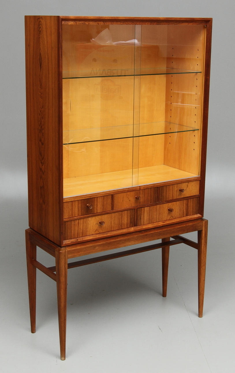 VITRINSKÅP, troligen Svante Skogh, Seffle Möbelfabrik, 1950-tal.