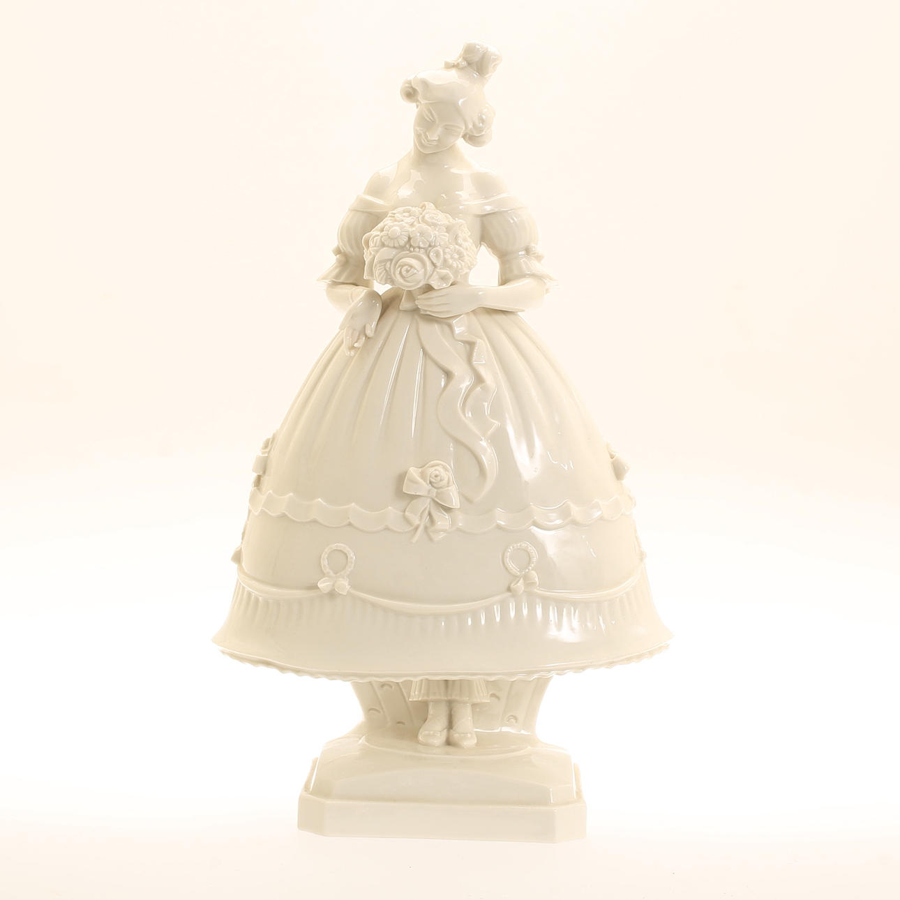 KUVIO, posliini, merkintä C Oppel.