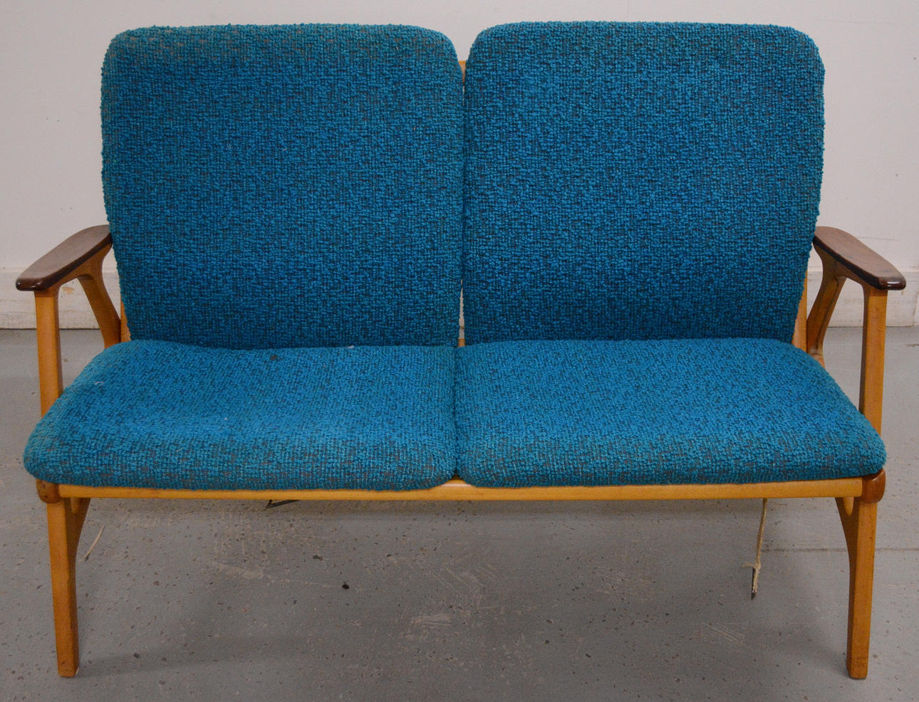 Soffa och stol. Bok. Svegards, Markaryd.