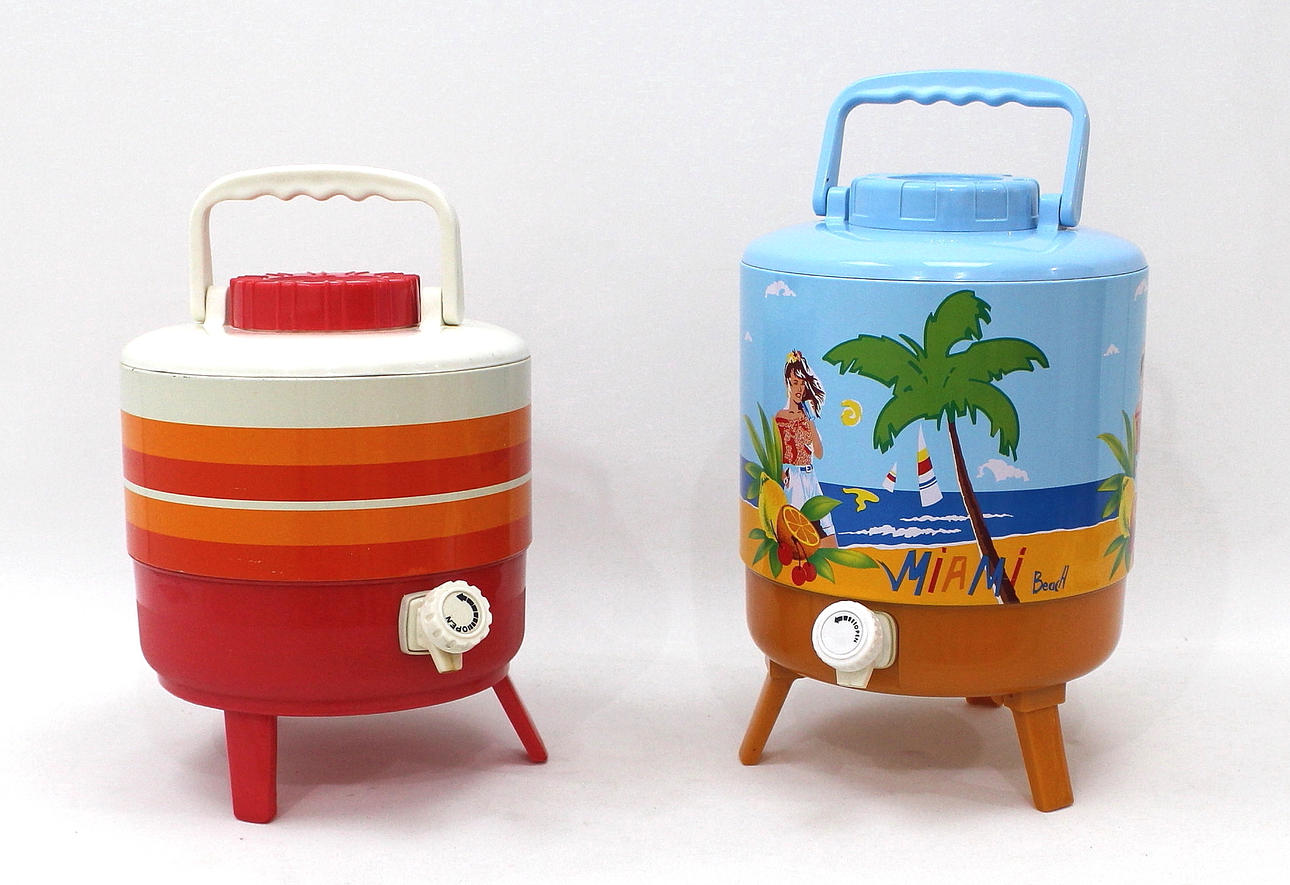 THERMOS 2 Stück, Kunststoff und Blech mit Kran.