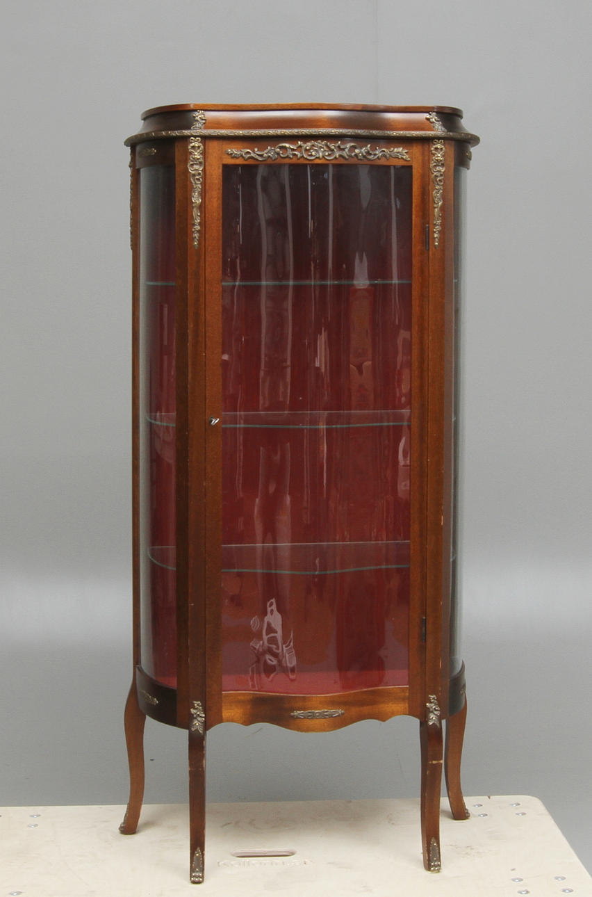 VITRINSKÅP, Louis XVI-stil, 1900-tal.