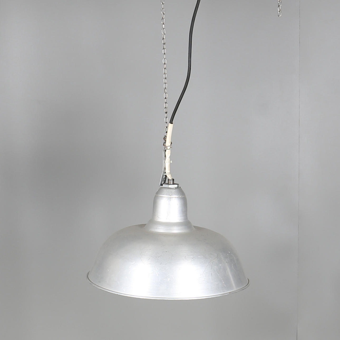 TAKARMATUR. Industrilampa. Aluminium. 1900-talets andra hälft.