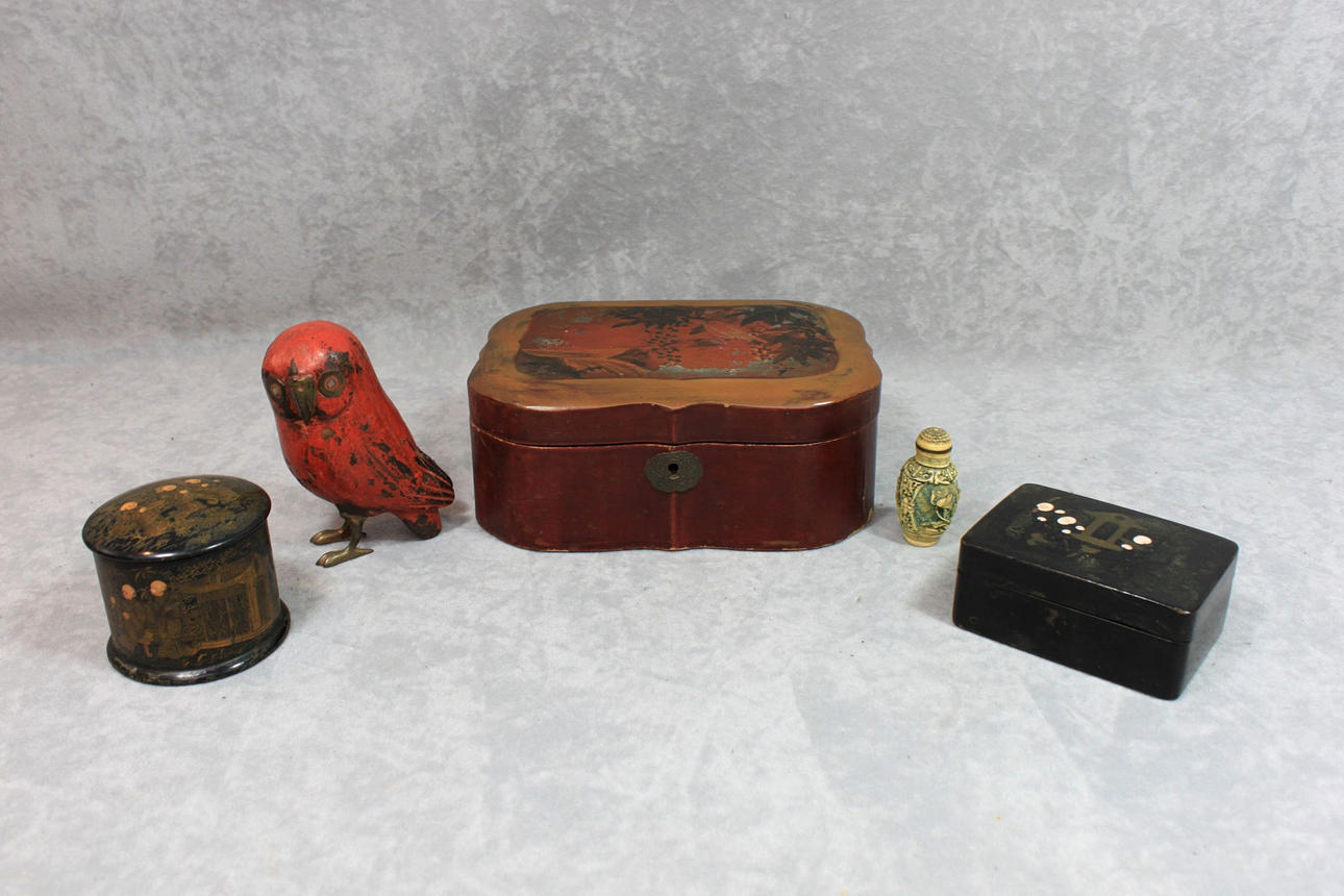 Four LACQUER WORKS, snusflaska, 20. århundrade.