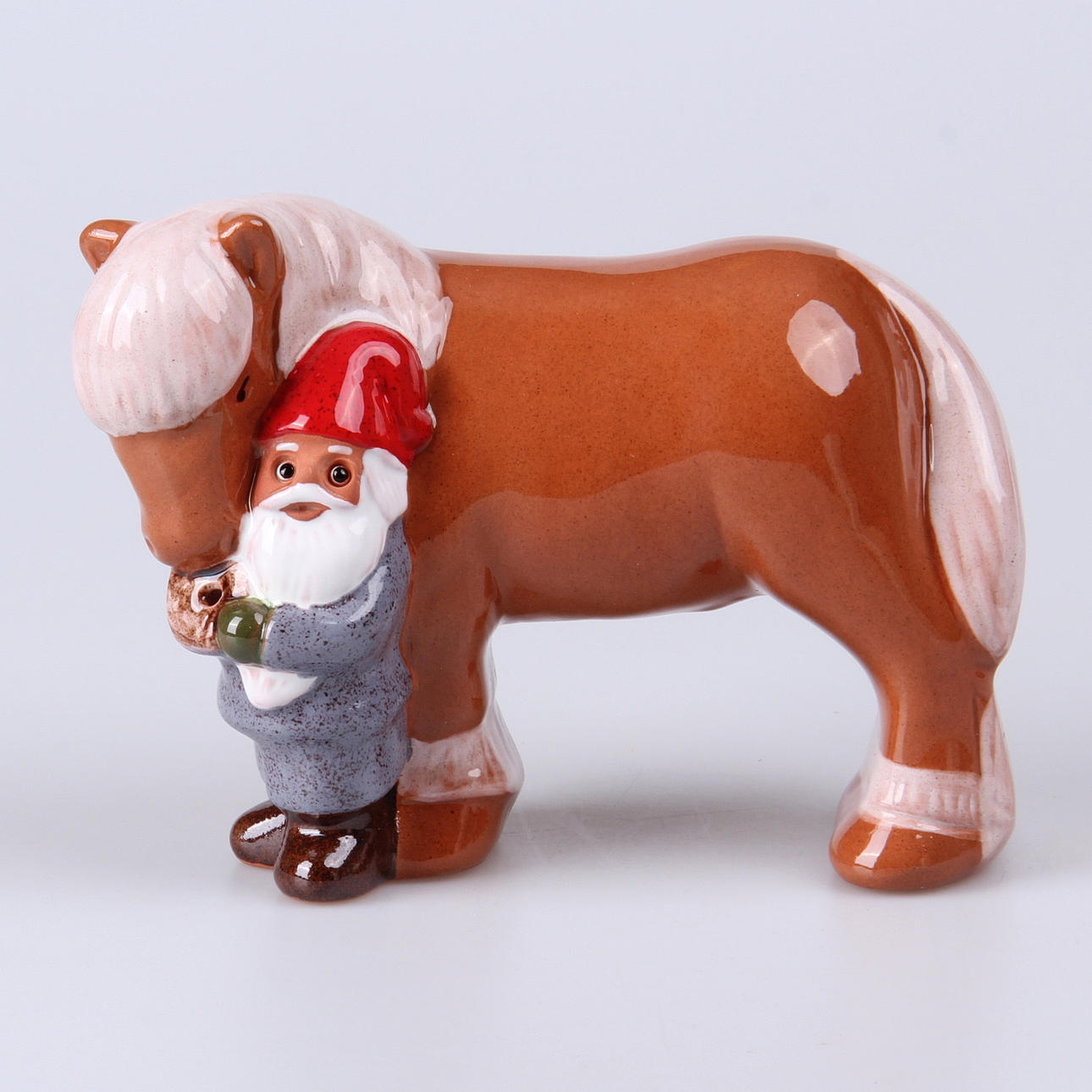 FIGURIN, teracotta, Tomte med häst, Rolf Berg.