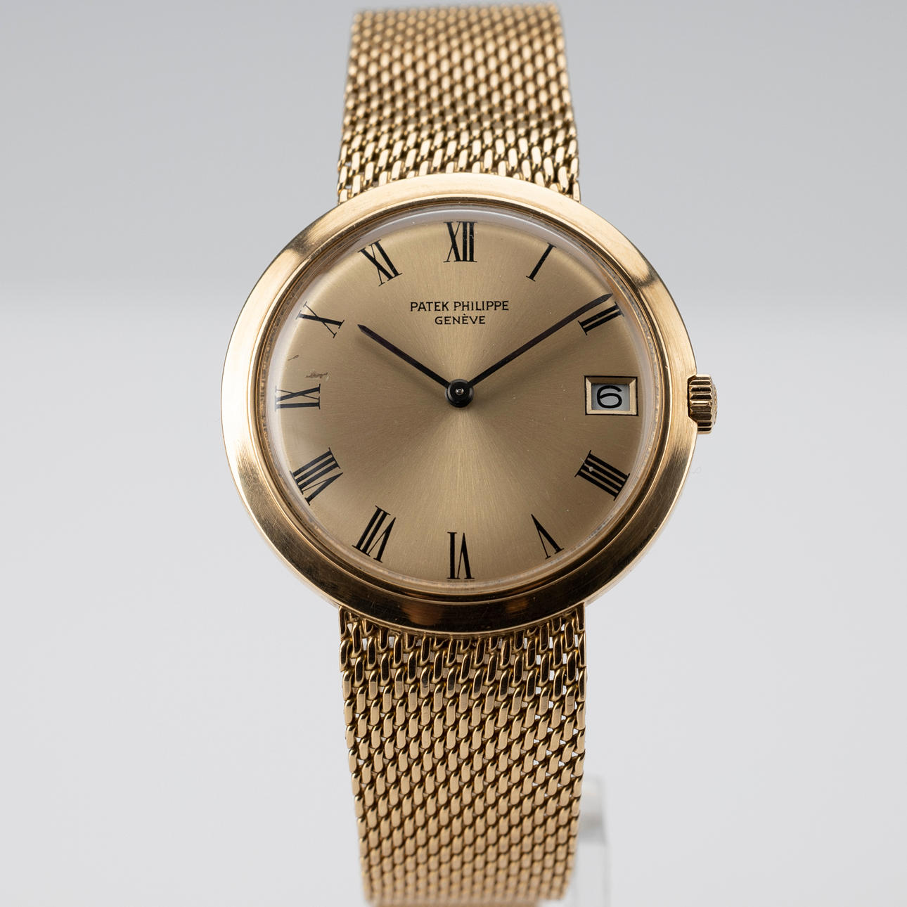 PATEK PHILIPPE Calatrava 18K Gold.