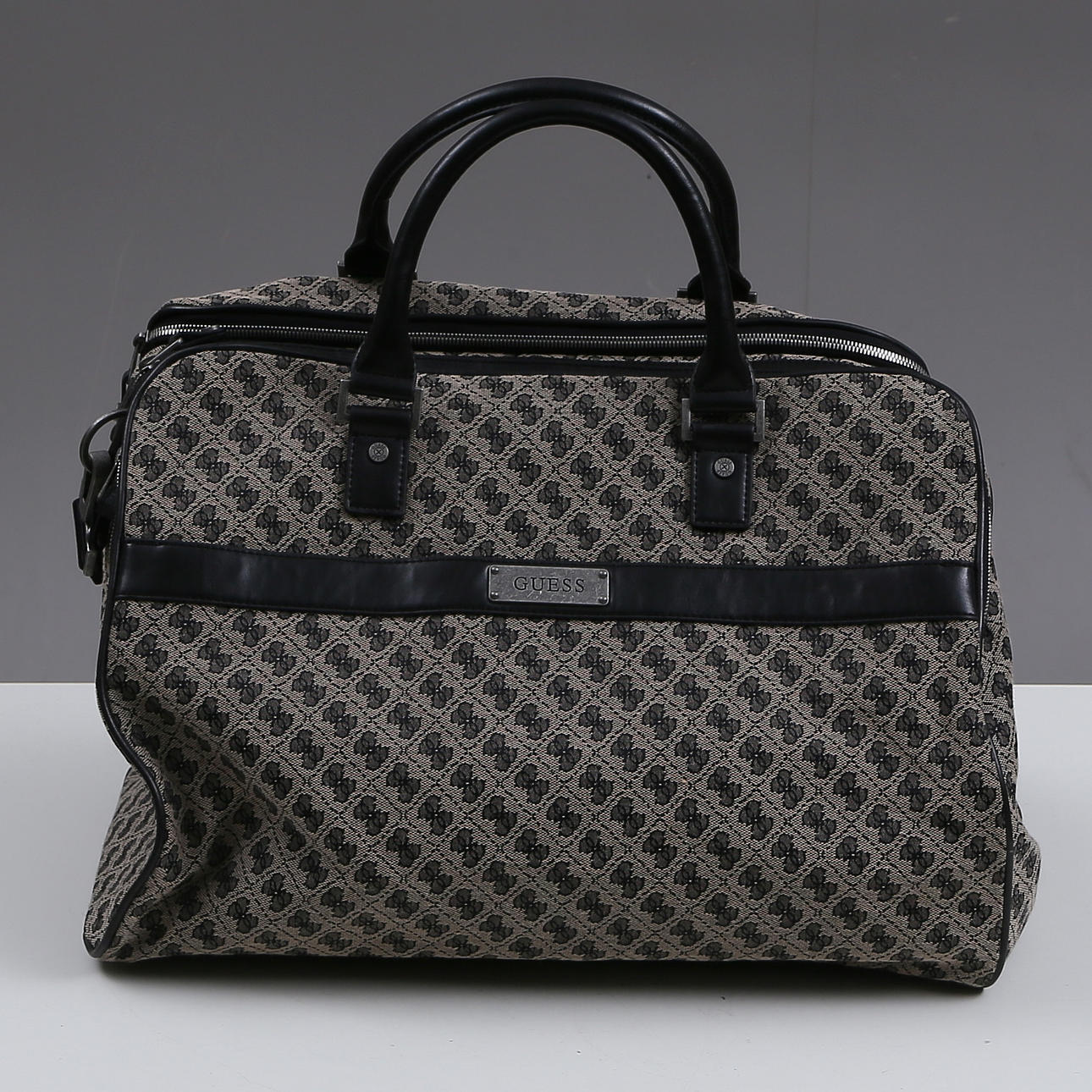 LAUKKU, Guess, moderni.