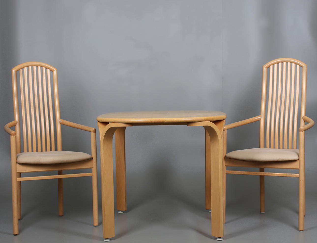 MATSALSMÖBLEMANG i bok. 3 delar. Bord plakettmärkt "Haslev", Handmade in Denmark.