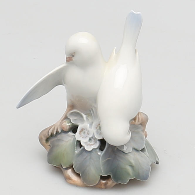 FIGURIN. Porslin. "Lovebirds" Royal Copenhagen. Denmark.