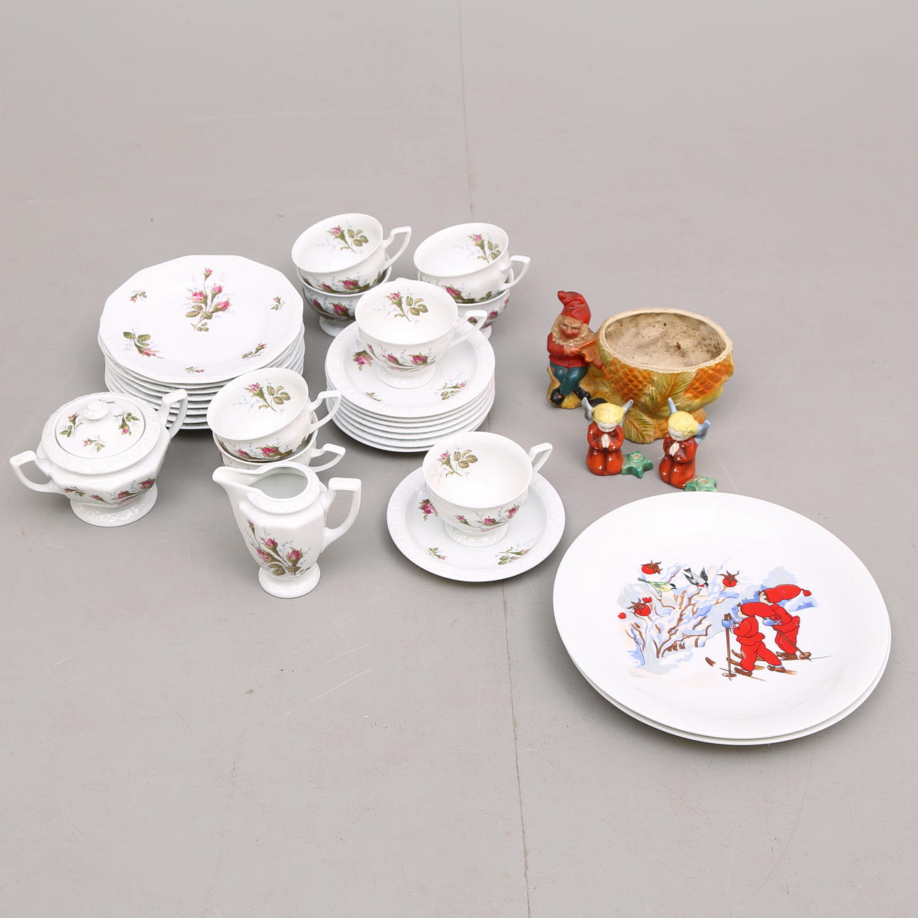 KAFFESERVIS 18 delar, Rosenthal, JULPORSLIN Rörstrand, Porslinfigurer Hummel.