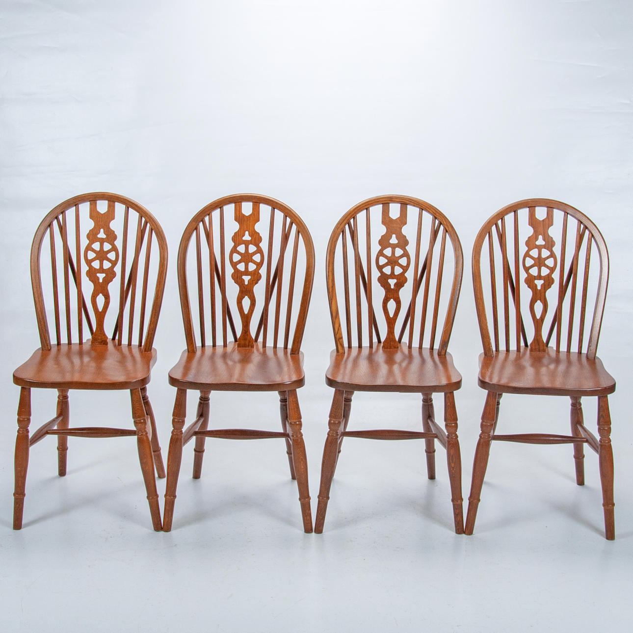 Stol, 4 st .Så kallad Windsor-modell.