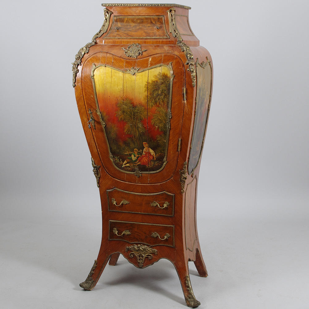 KOLONNSKÅP, mahogny med bronser, rokokostil, 1900-tal.