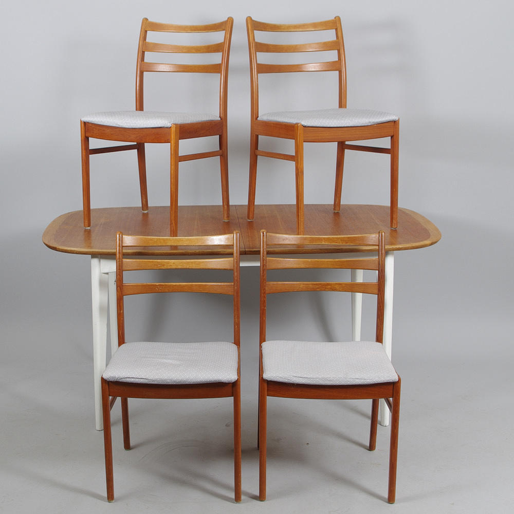 MATSALSGRUPP, teak med vitmålat underrede, 1960-tal.