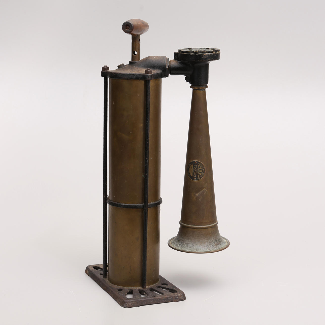 MISTLUR, Messing, "Tyfon", Kockums Mekaniska Verkstad, Malmö.