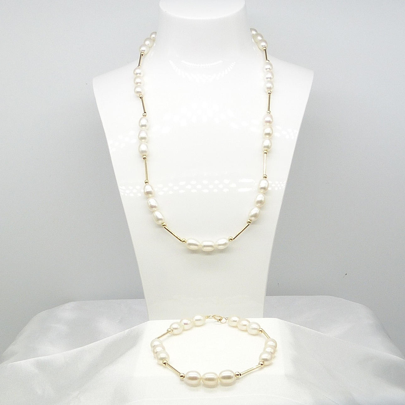 PERLEHALDSÆT OG ARMBÅNDSÆT.