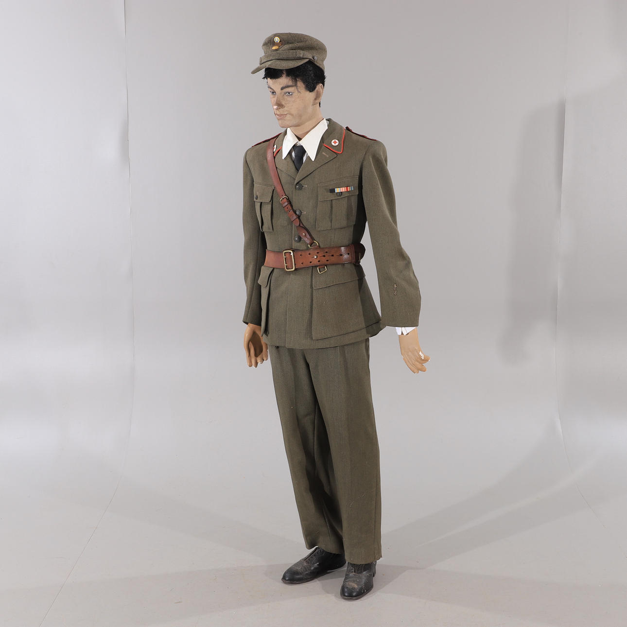 MANIQUÍ con uniforme, Cruz Roja.