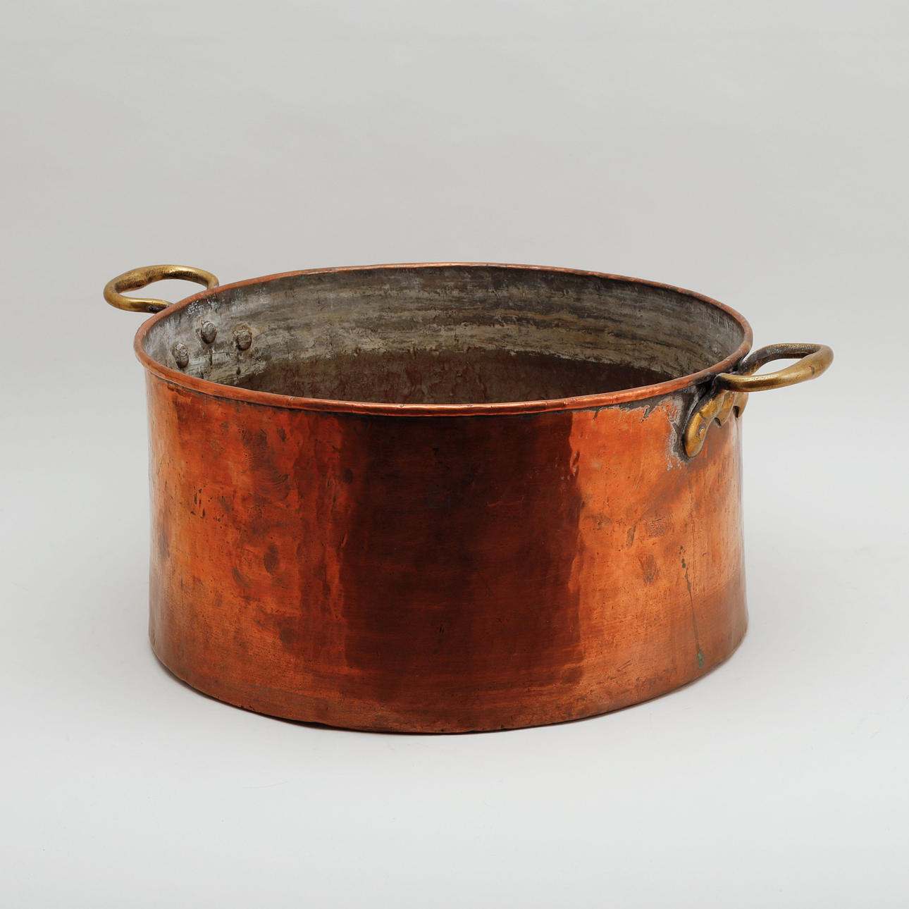 COPPER POT with hooks.