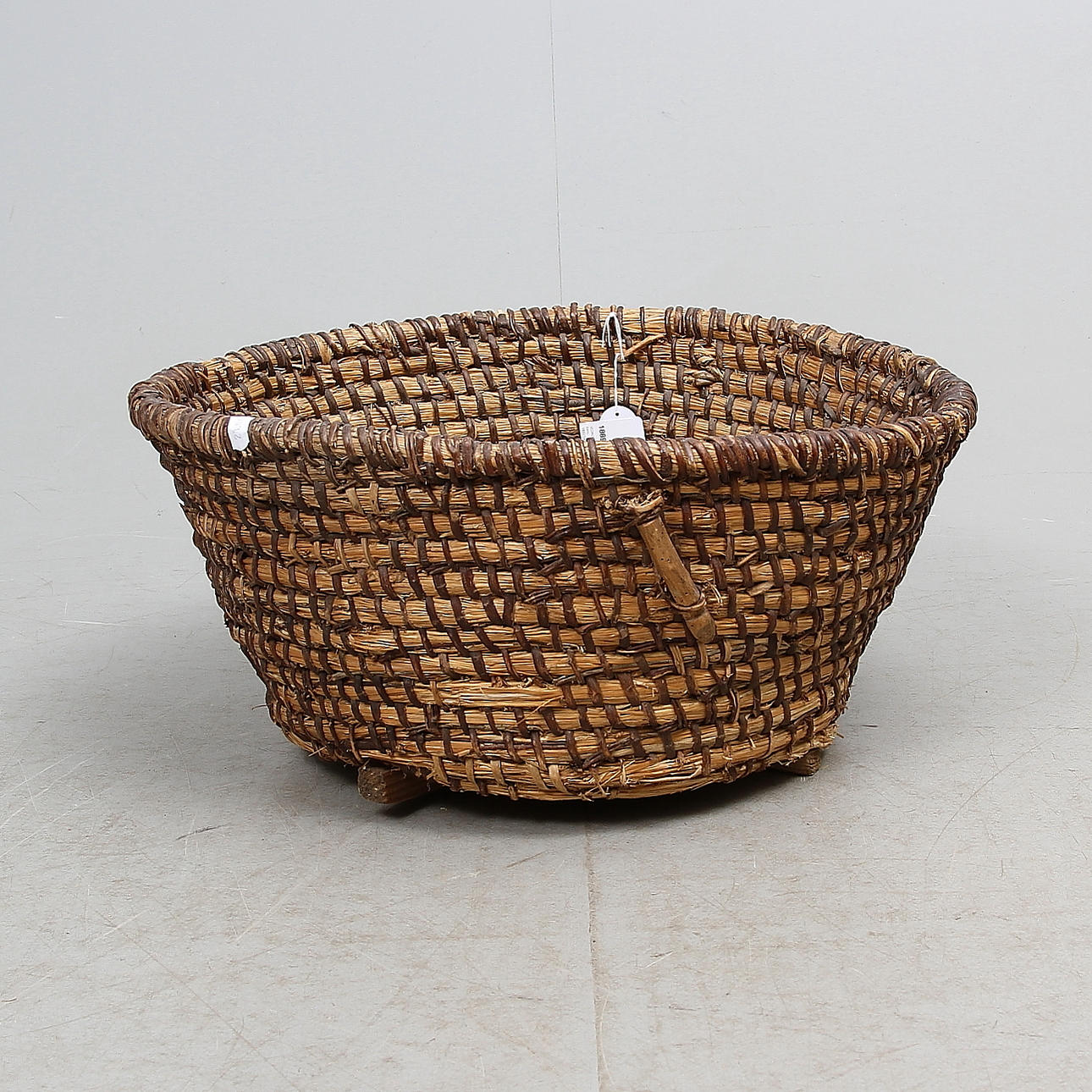 VEDKORG, rund form, 1800/1900-tal.