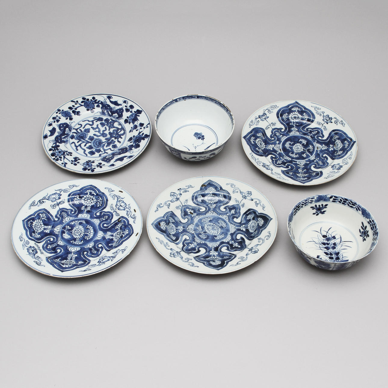 TALLRIKAR, 4 st, samt SKÅLAR, 2 st, porslin, Kina, 1700-tal resp 1800-tal.