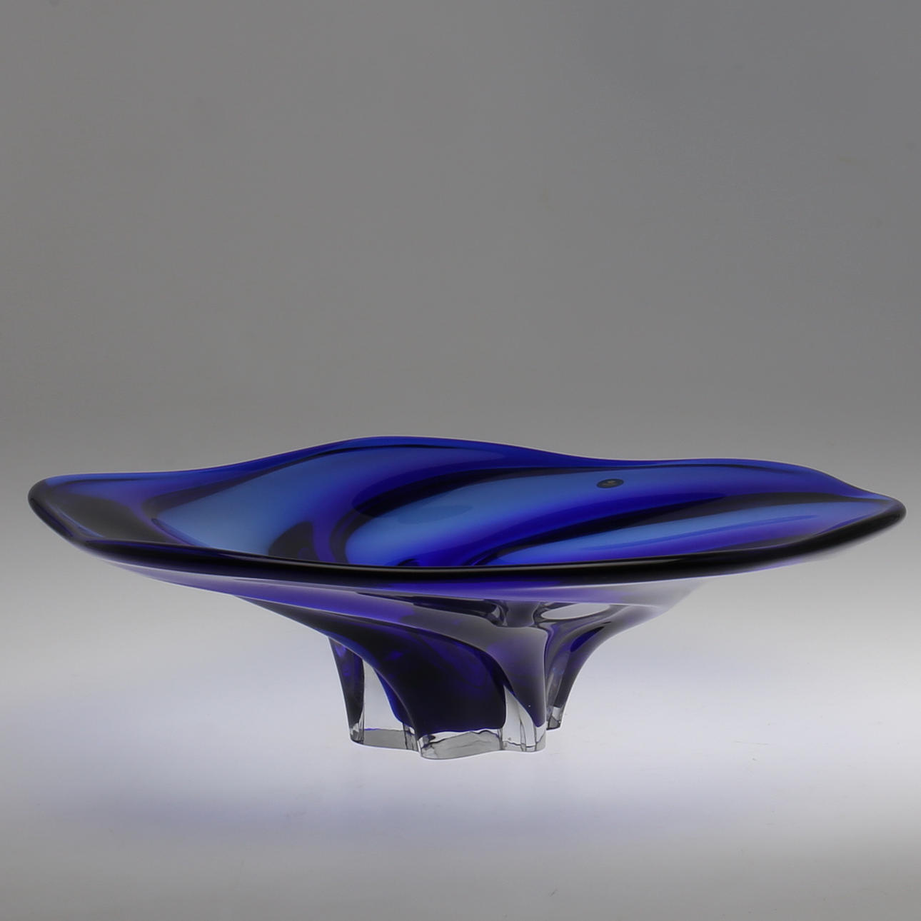 GLASFAT. Royal Copenhagen Crystal. Blå glasmassa. Signerad och Daterad 1997.