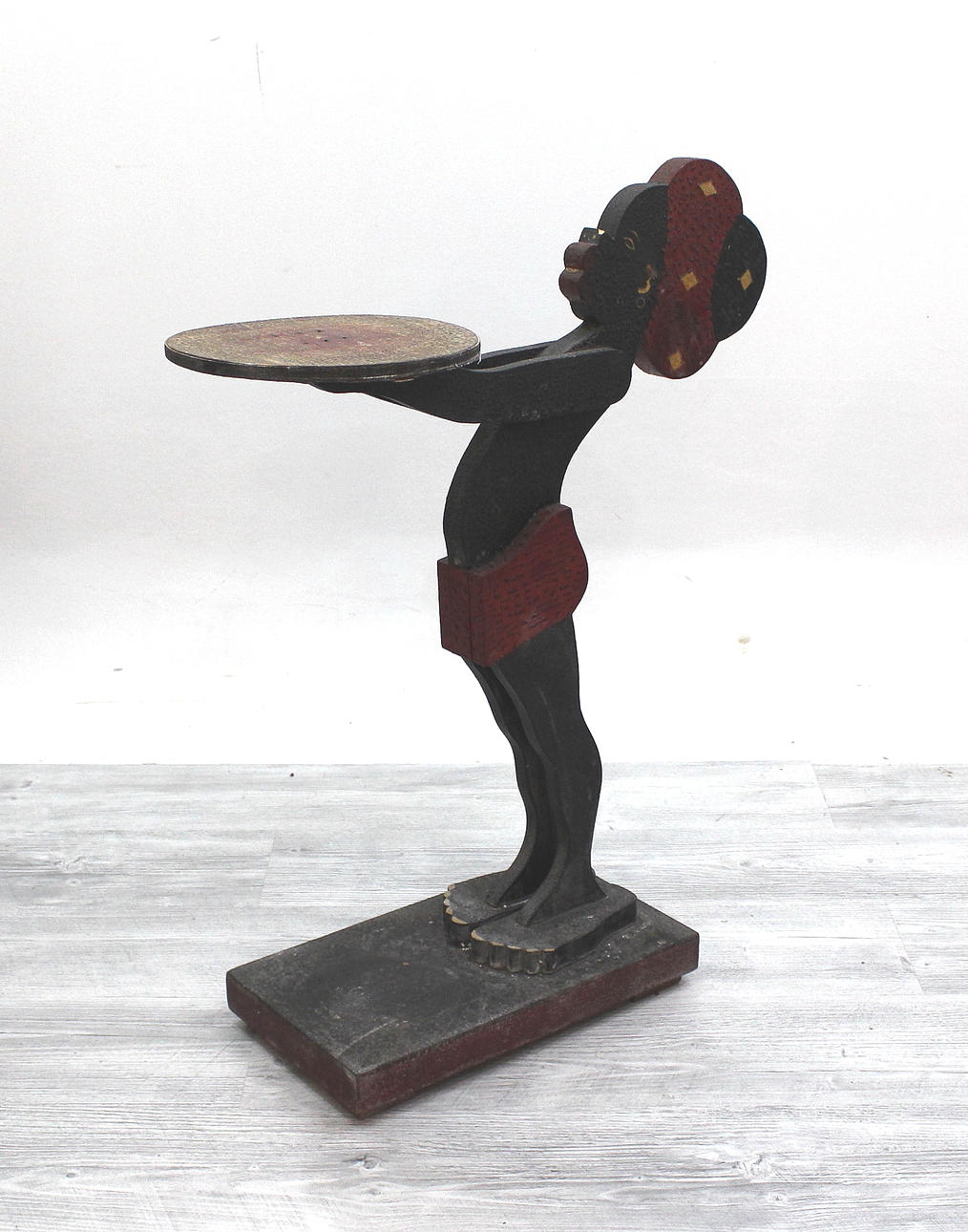 BETJÄNT, trä 1900-tal.