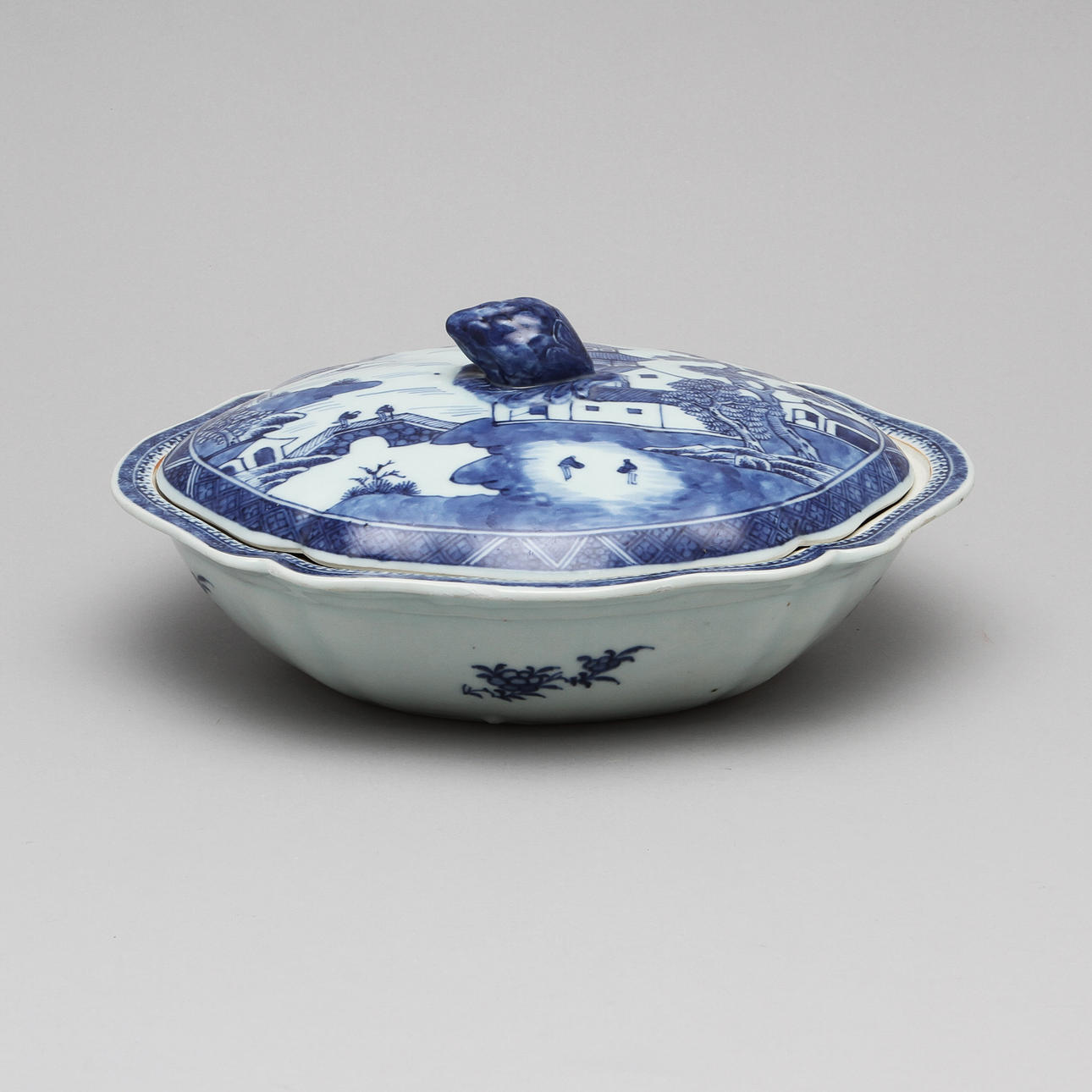 KAROTT med lock, porslin, Kina (Qianlong 1736-95).