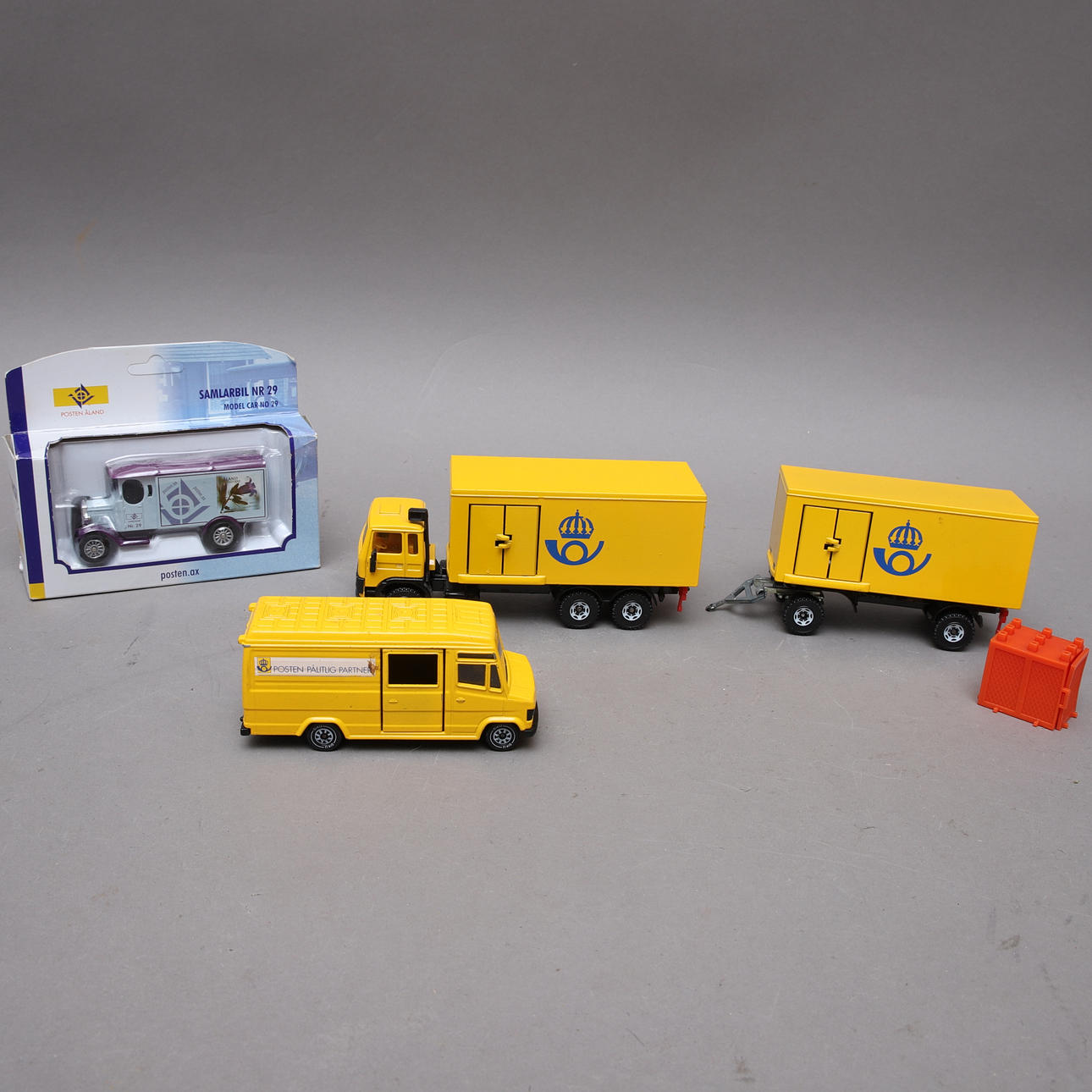 MODELLBILAR, 3 st, posten, Siku & Corgi.