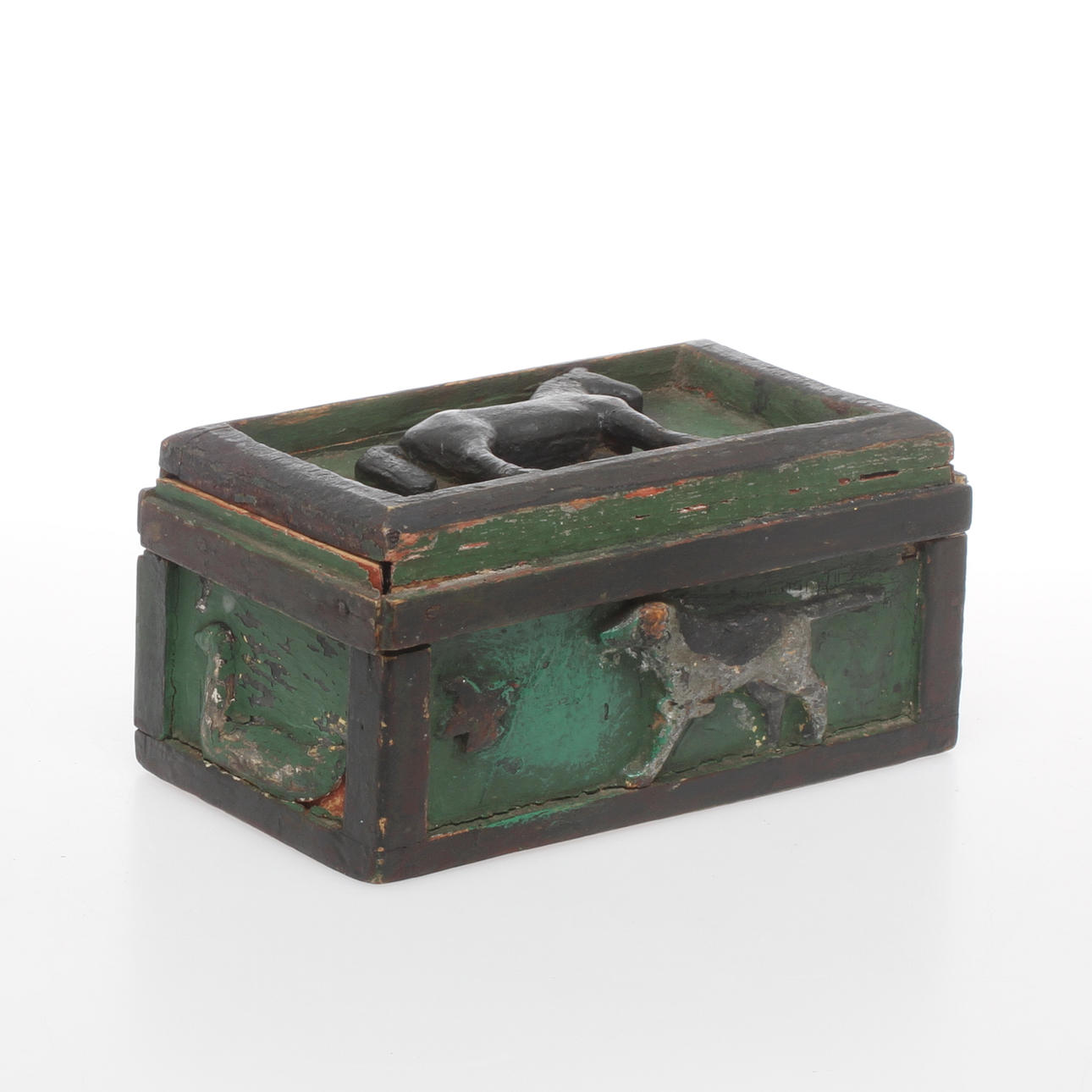 SKRIN, träskuret, allmoge, bär datering 1918.