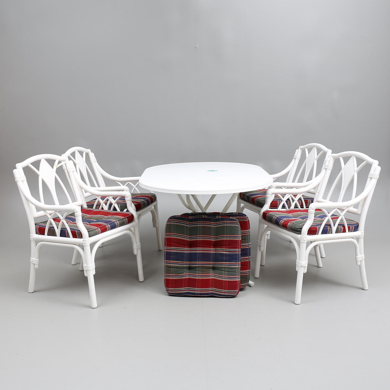 TRÄDGÅRDSMÖBEL, 5 delar, 1900-2000-tal.