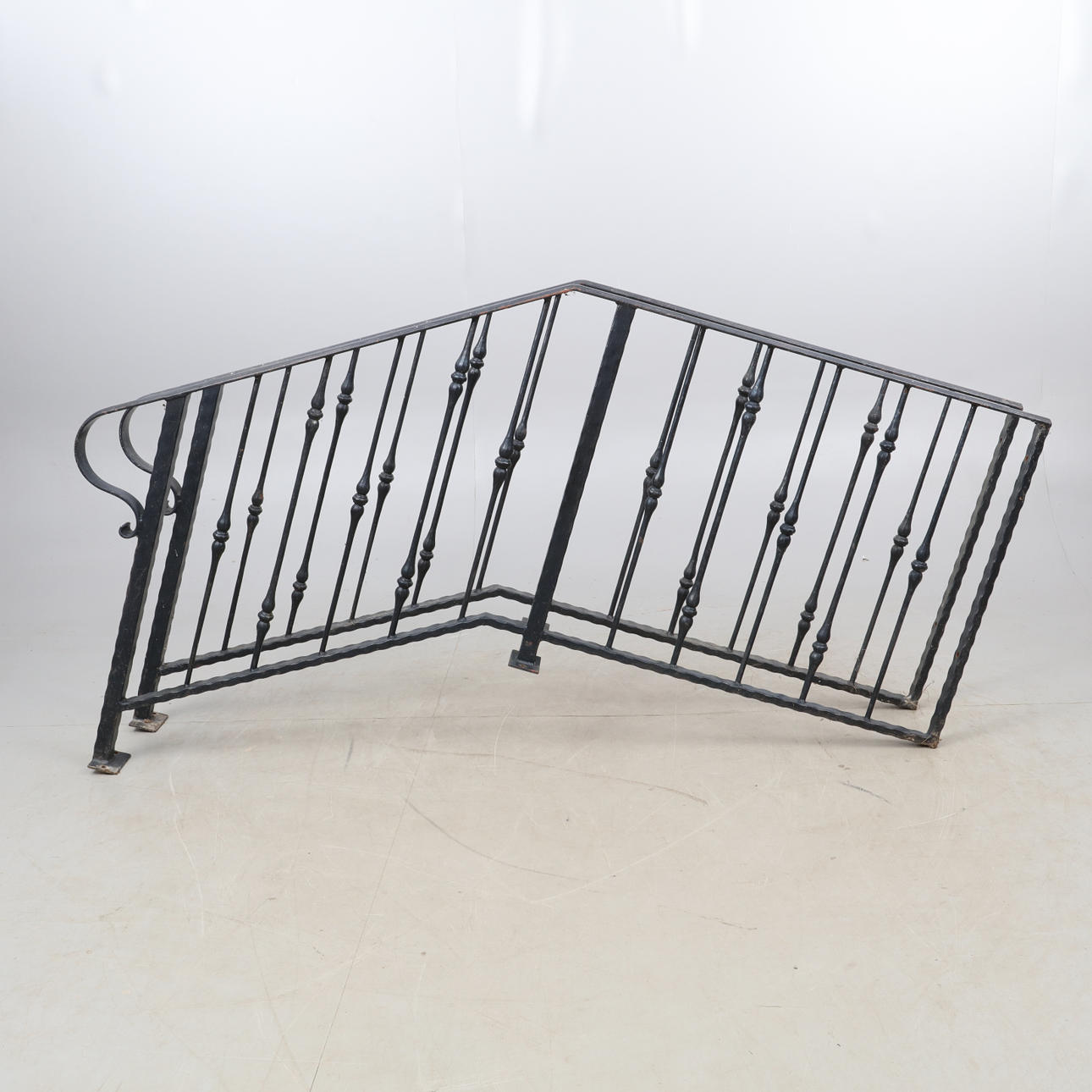 TRAPPRÄCKE,ett par,gjutjärn.