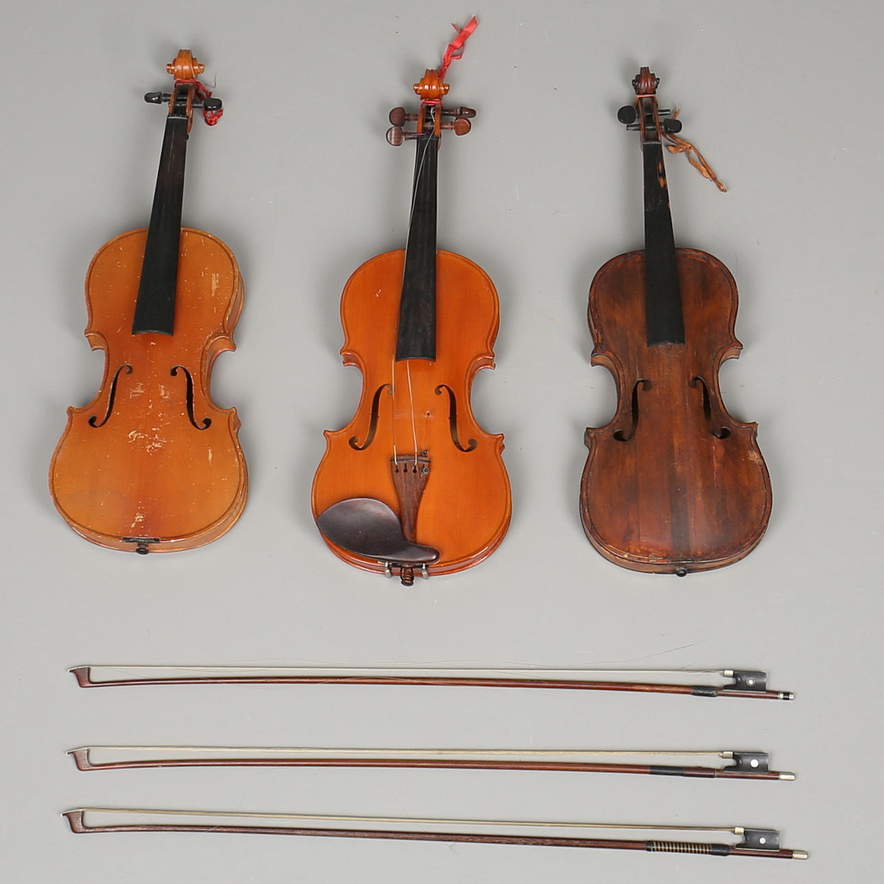 FIOLER med stråkar. 3 st.