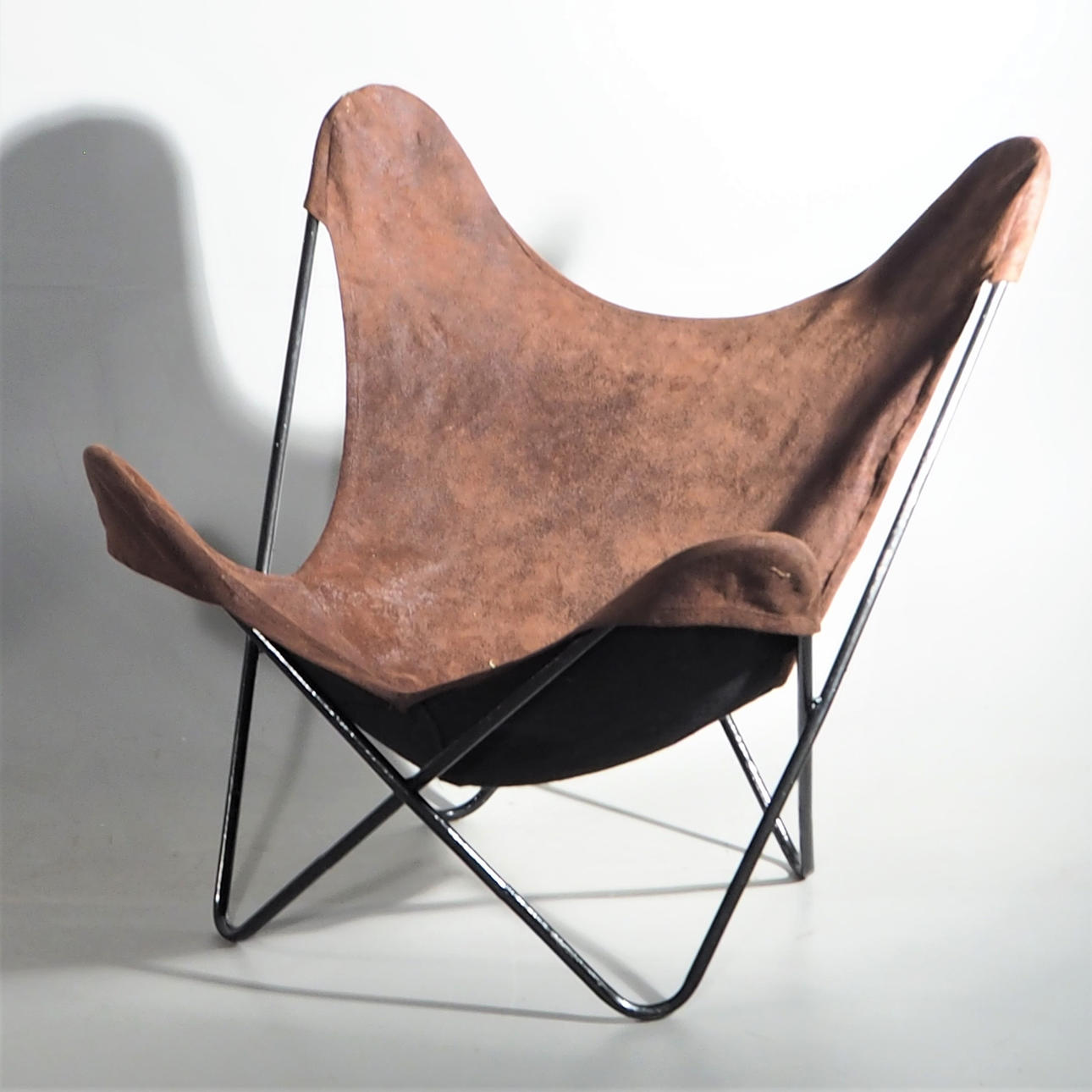 FLADDERMUSFÅTÖLJ, med två tyg.