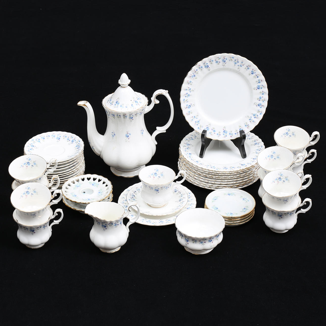 KAFFESERVIS, 46 delar, benporslin, "Memory Lane", Royal Albert, England.