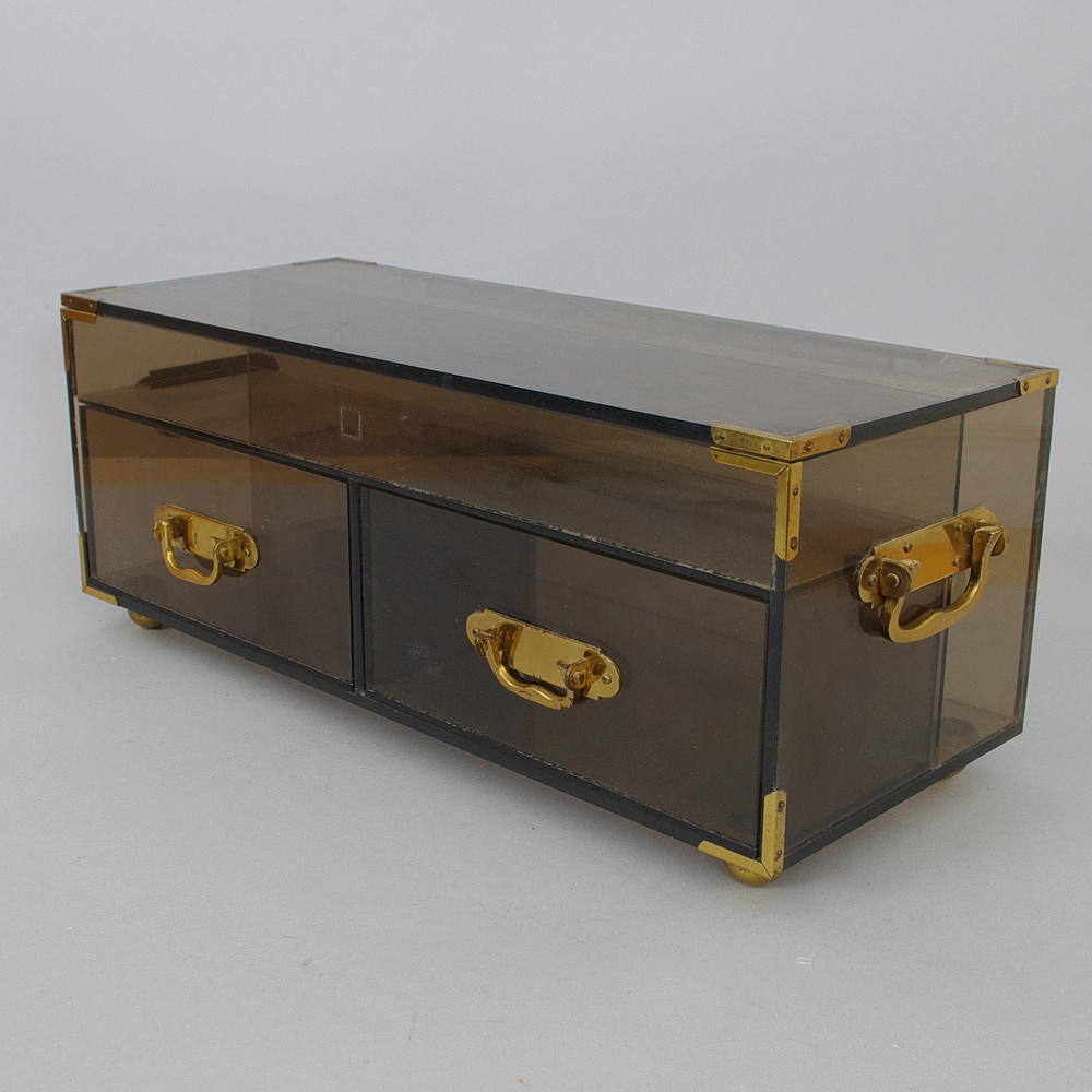 SKRIN, plexiglas med mässingsbeslag.