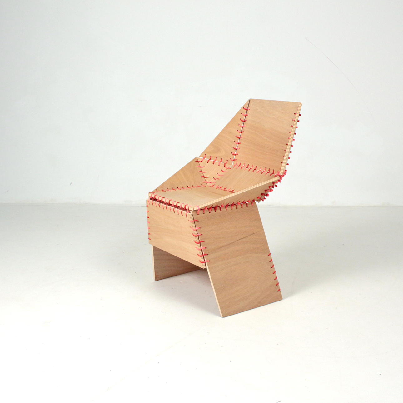Readymade Design - Stuhl Modell „Stitch“ - Vitra Workshop.
