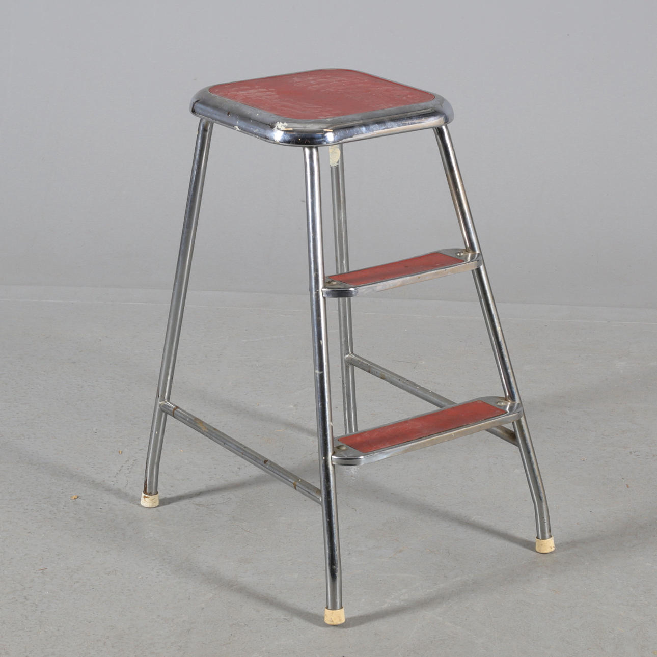KITCHEN STOOL/STEPSTALL, red, metal, 1960s/70s.