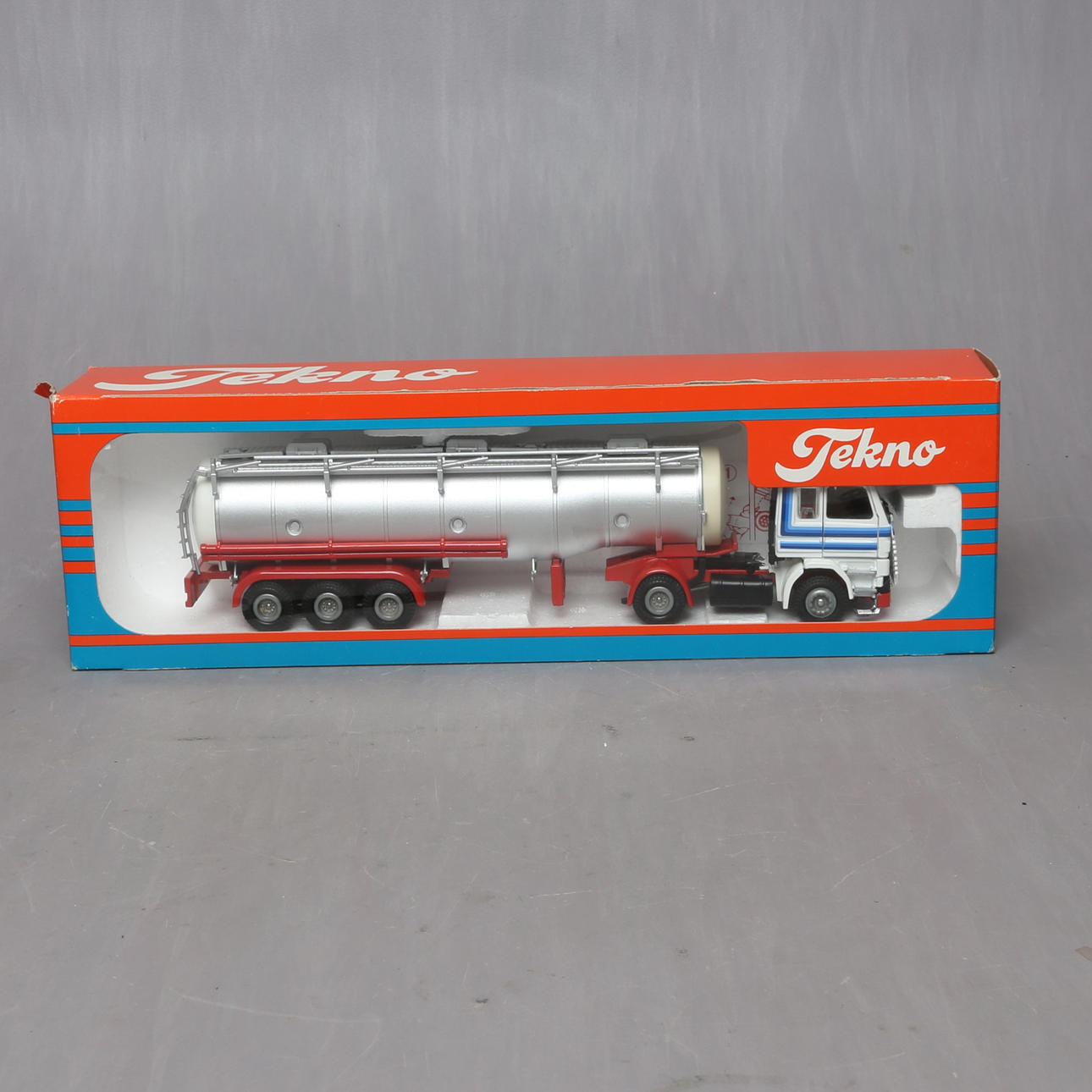 TEKNO. SCANIA 142M +semitrailer, scale 1/50.