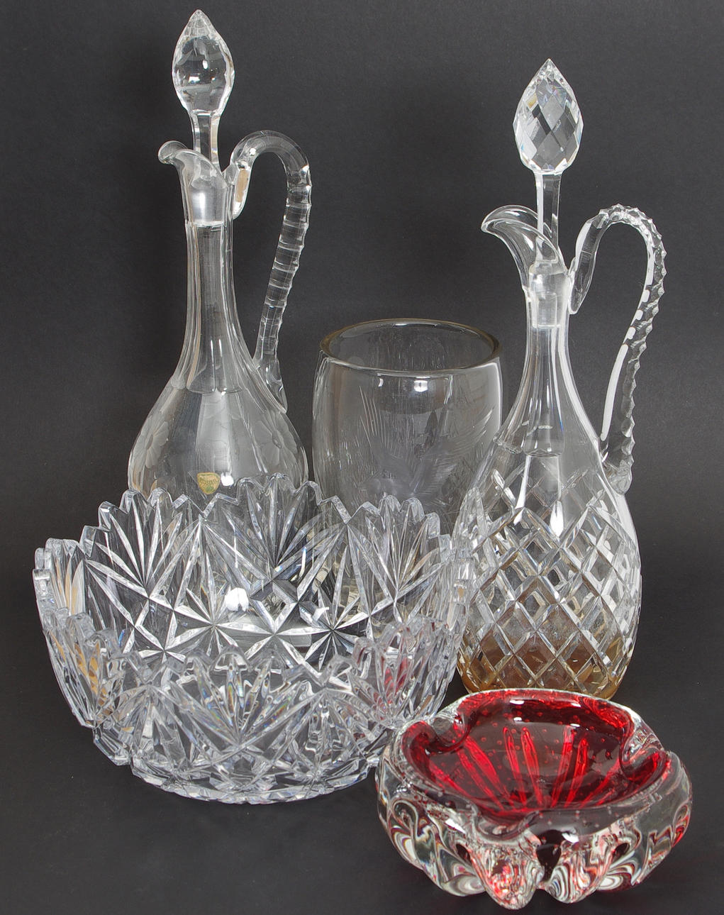 2 KARAFFER, 2 SKÅLAR SAMT VAS, kristall/glas.