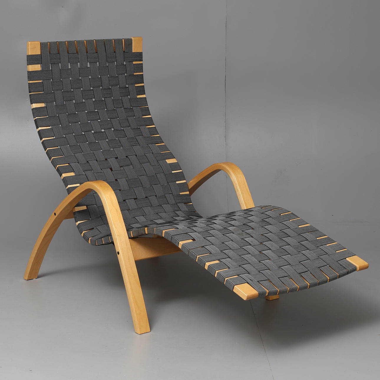 KIM SAMSON. Sessel, Buch, Modell Axstad, IKEA.