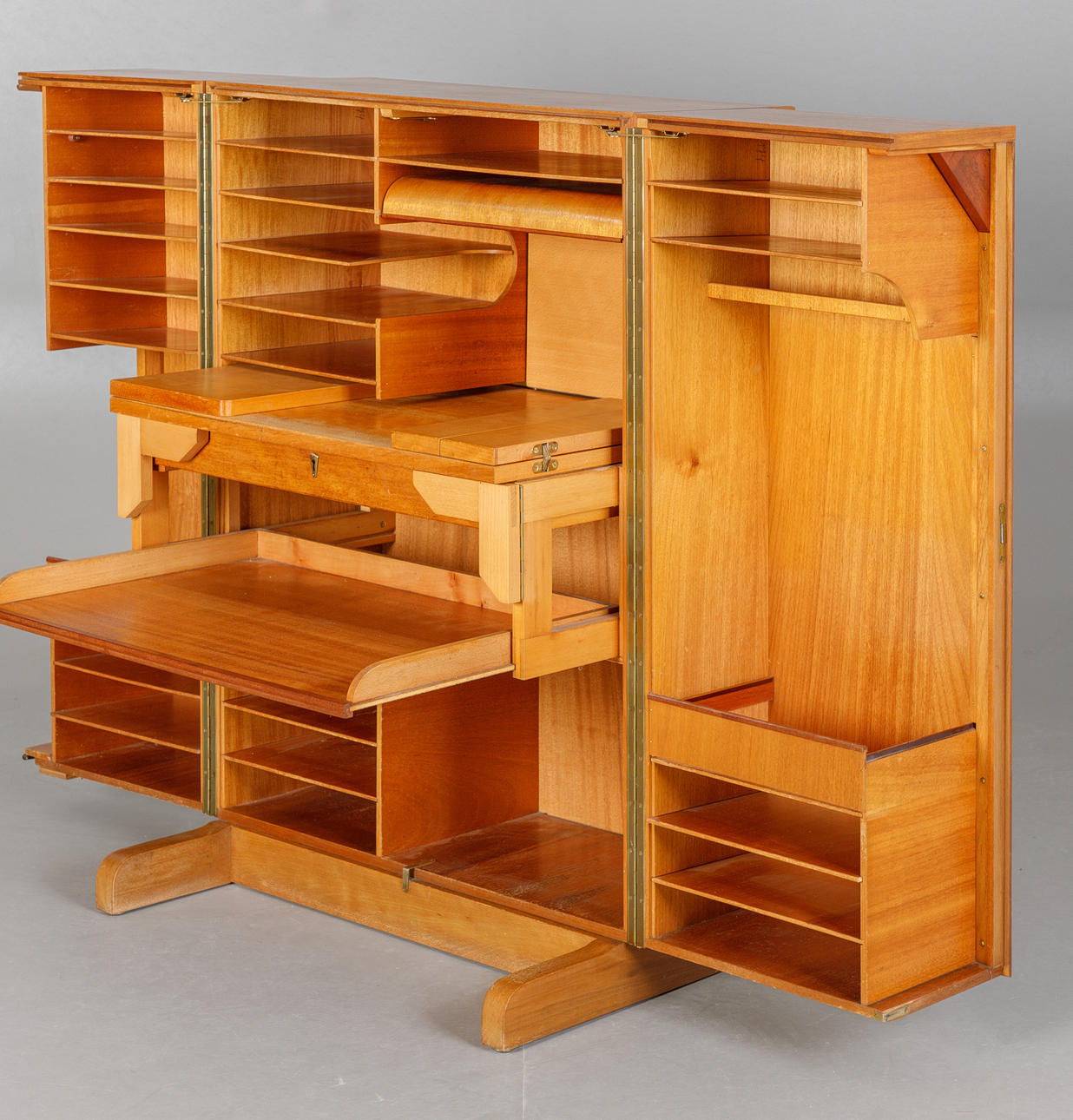 ERNST MUMENTHALER & OTTO MEIER. Secretary 'Magic Box'.