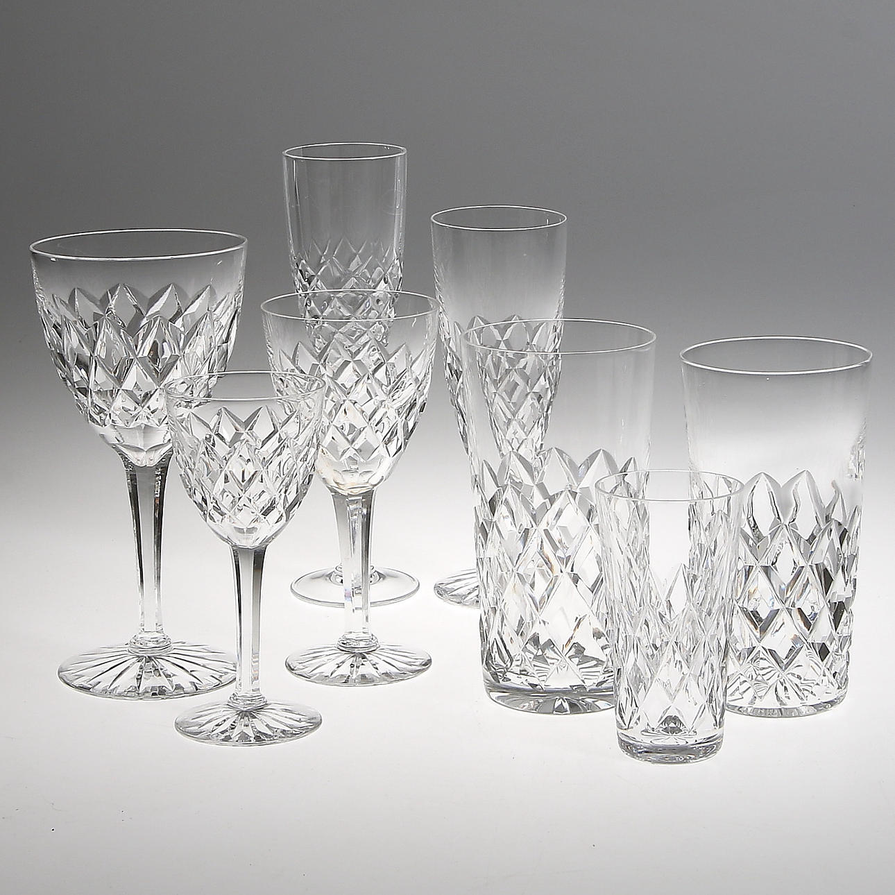 GLASSERVIS, 52 delar, bl.a. "Bror", Kosta Boda. 1900-talets första hälft.