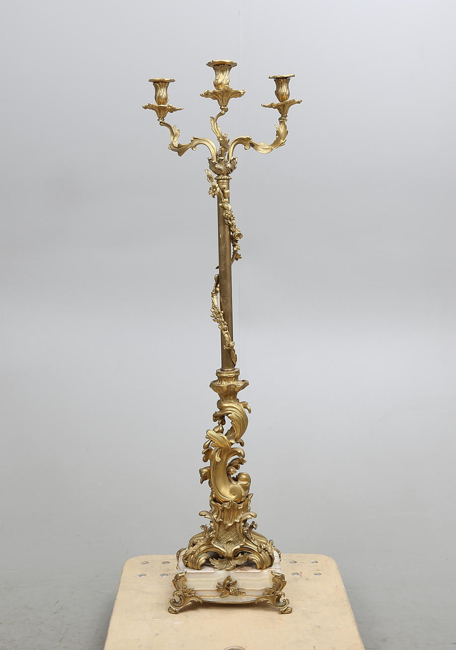 KANDELABER, golvmodell, rokokosti, 1900-tal.