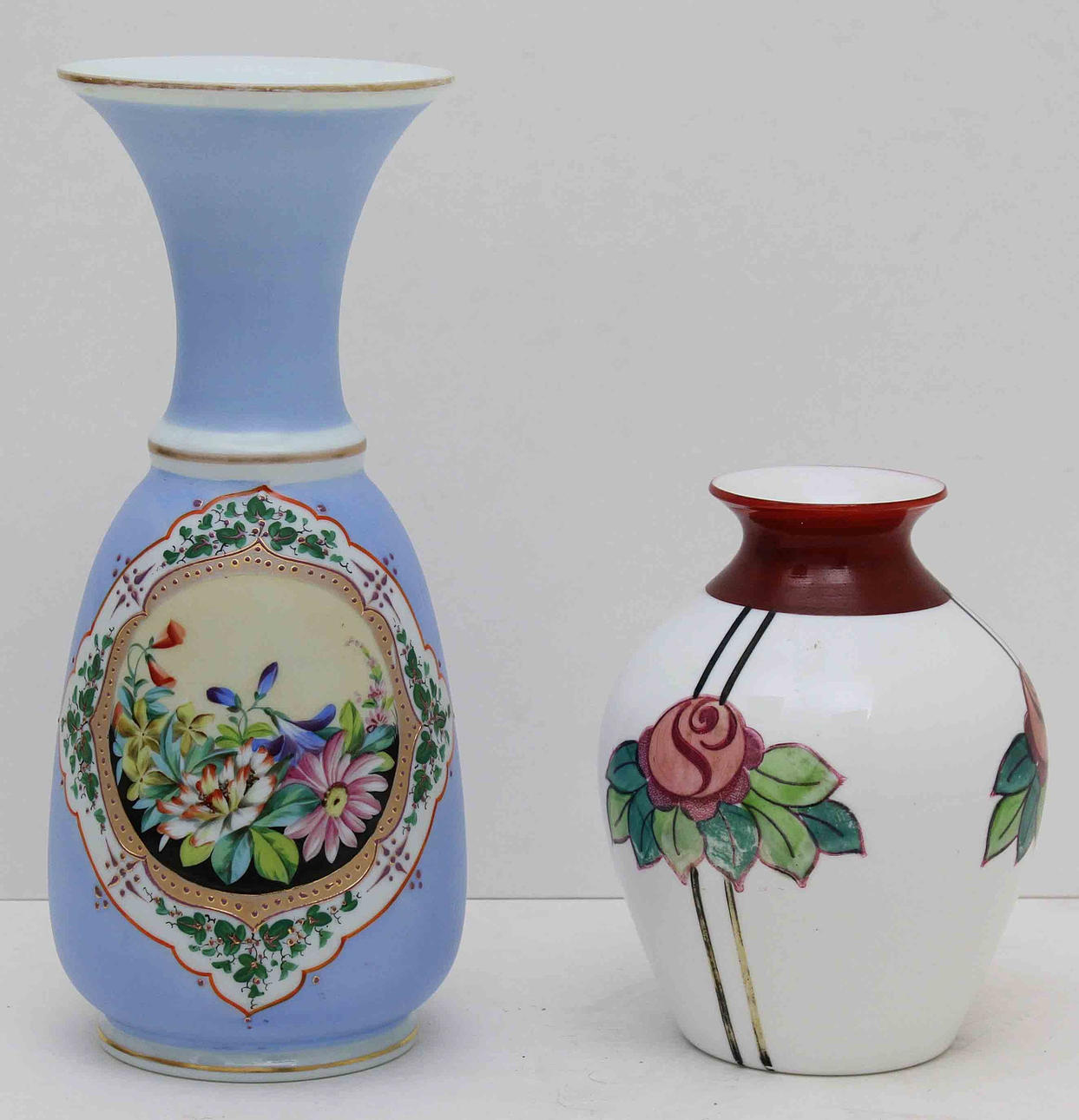 Vaser (2), bemålat flussglas, 1900-talets början.