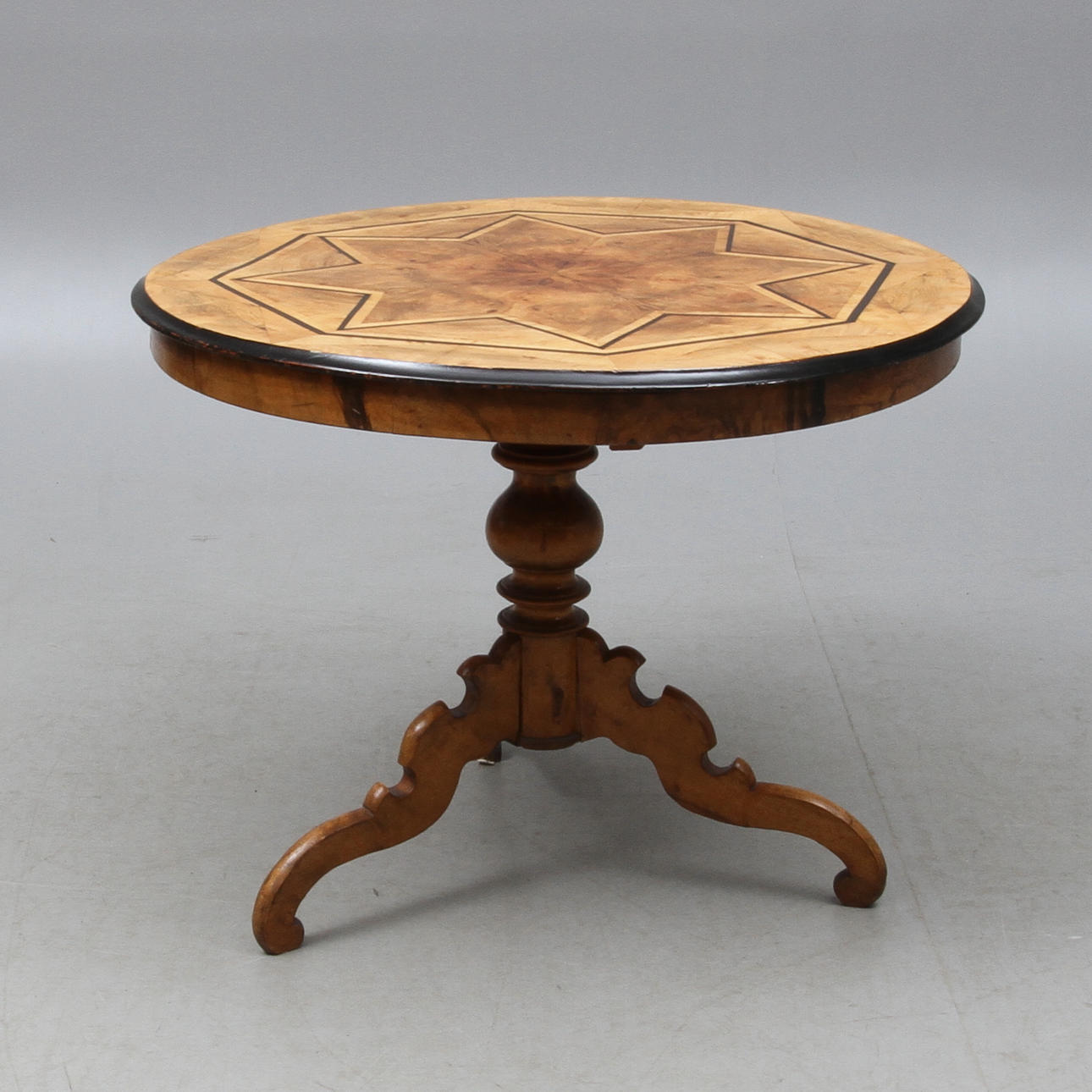 PELARBORD, intarsidekor, 1800-talets senare del.