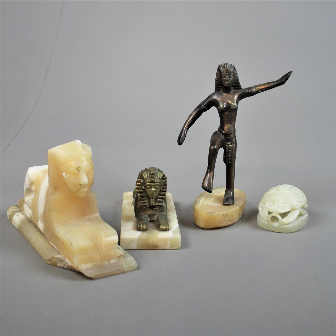 STATUER 4 stk egyptisk sten/metal.