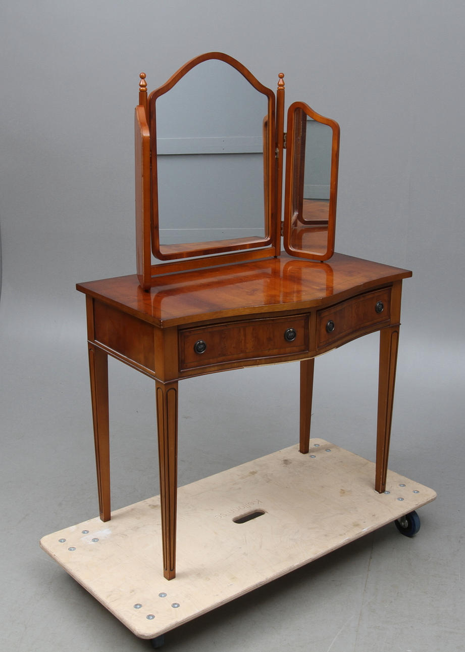 SMINKBORD, engelsk stil, 1900-tal.