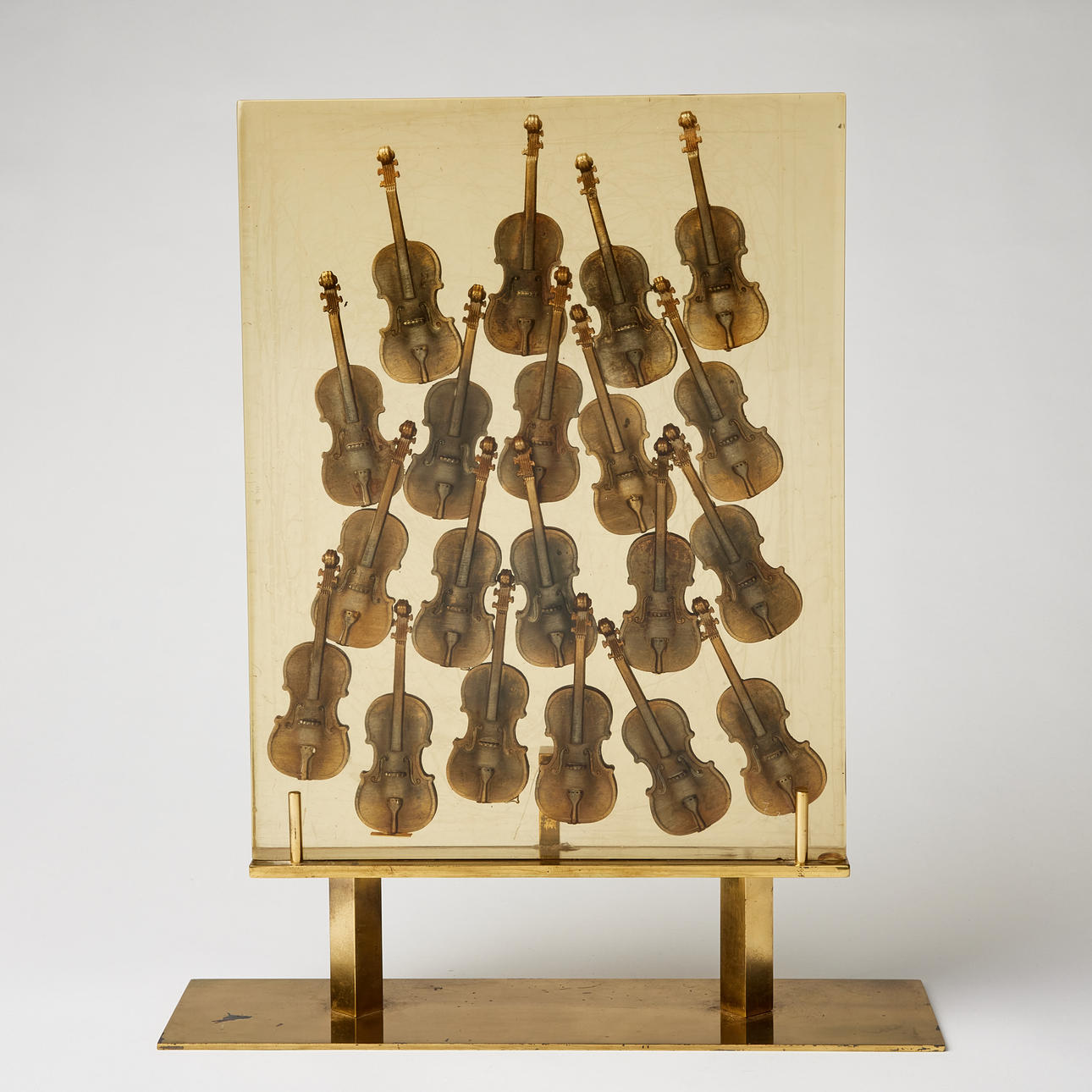 FERNANDEZ ARMAN. Accumulation de Violons, plexiglass and bronze