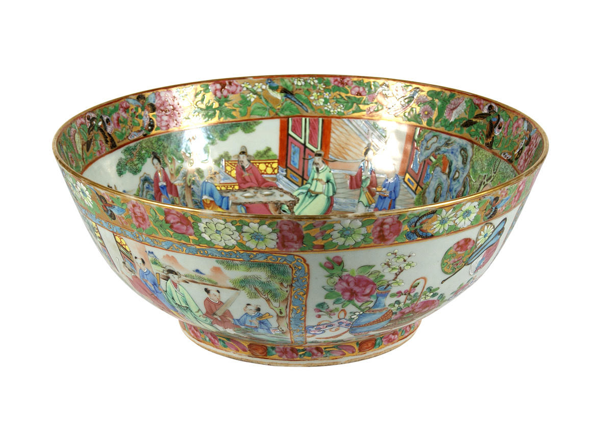 STOR SKÅL. porslin. Familjen ros dekor. Kina. 19 1800-talet.